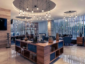 2 bars/lounges, rooftop bar