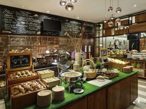 Daily buffet breakfast (IDR 163350 per person) - Mercure Jakarta Cikini (Jakarta)