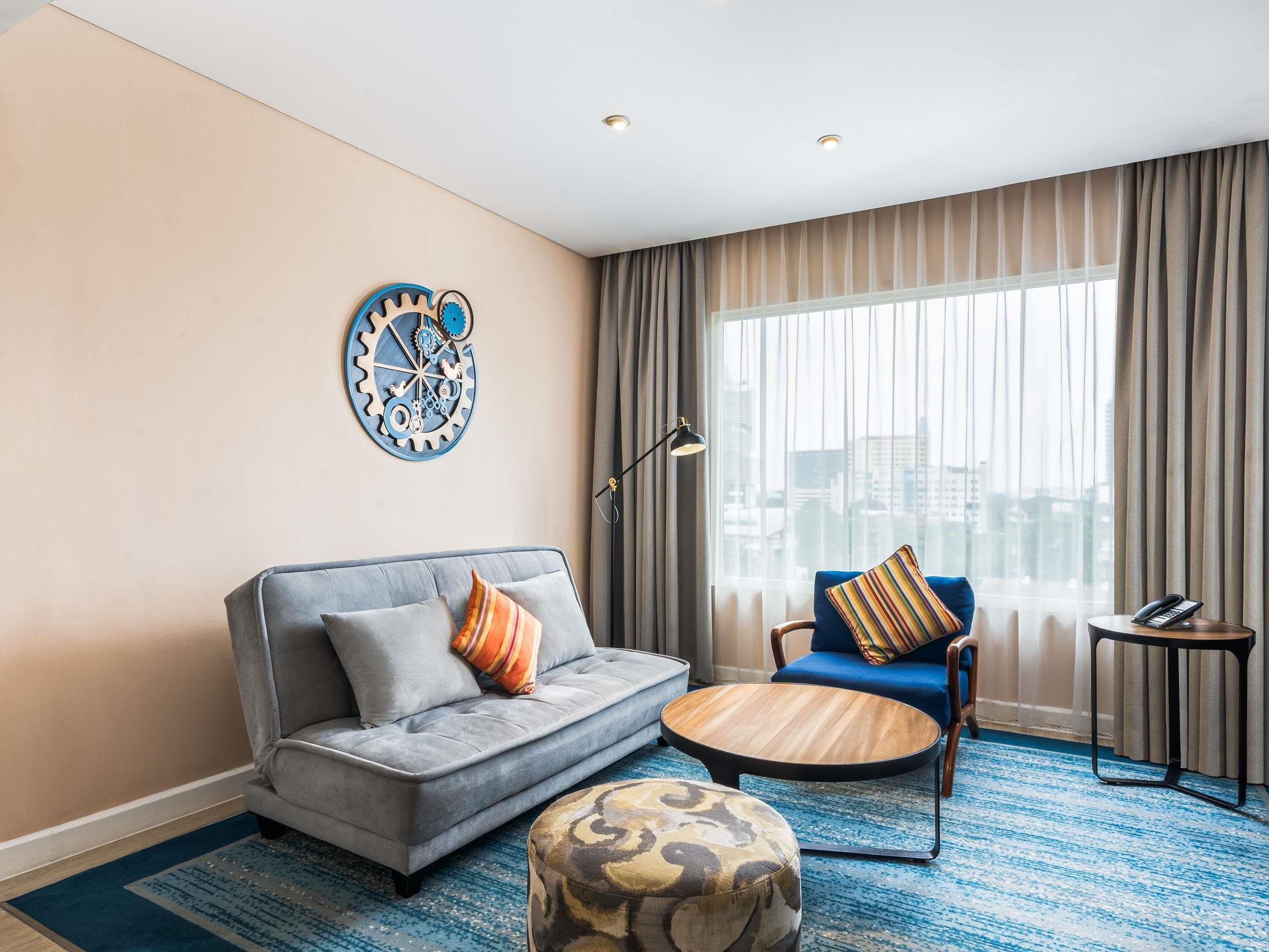 Suite Deluxe | Minibar, caja fuerte, escritorio y sistema de insonorización