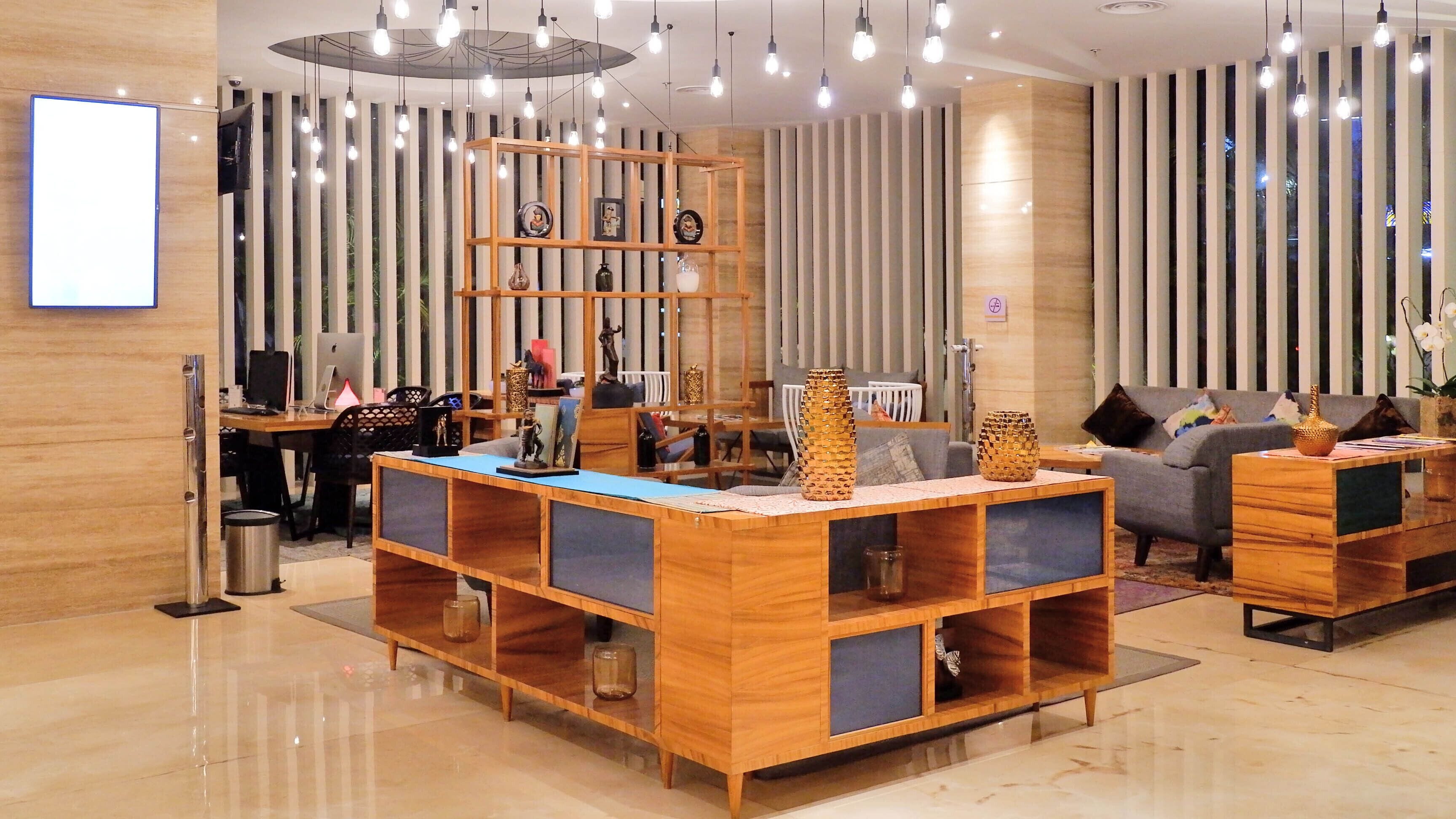 2 bars/lounges, rooftop bar