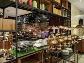 Frokostbuffé hver dag (IDR 163350 per person)