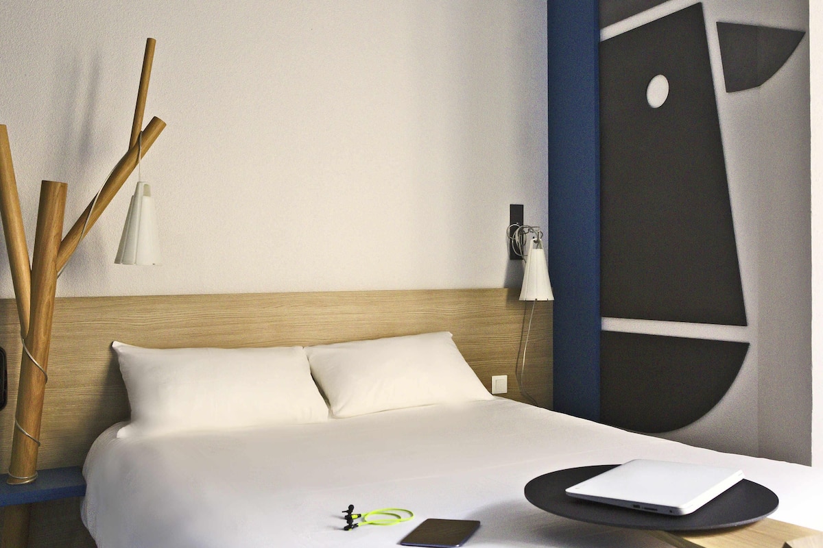 Standard Room, 1 Twin Bed | Premium bedding, desk, laptop workspace, blackout drapes