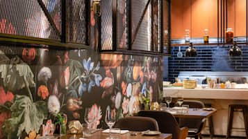 Daily buffet breakfast (NZD 52 per person)