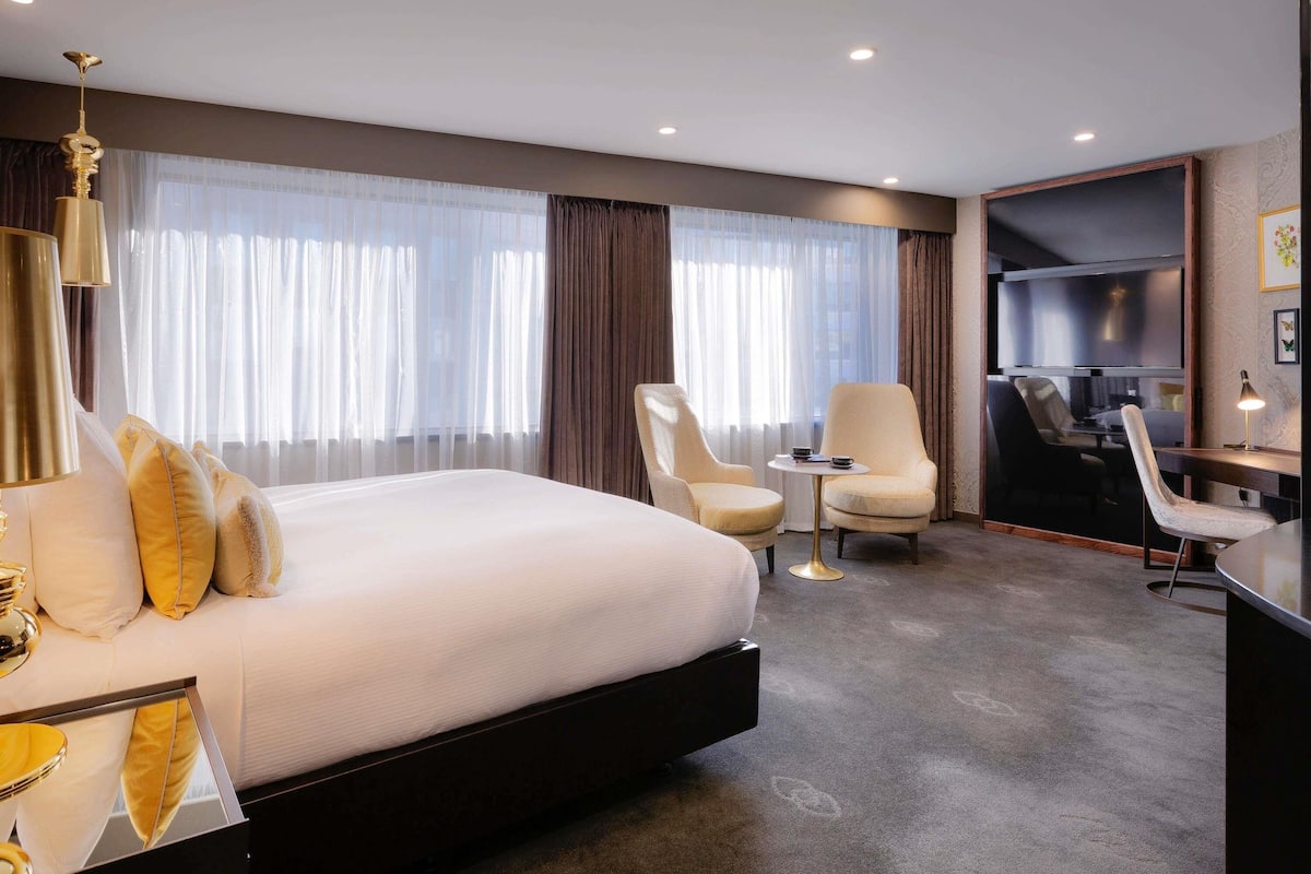 Kamar Mewah, 1 Tempat Tidur King, Akses Club Lounge | Seprai premium, minibar, brankas, dan meja kerja