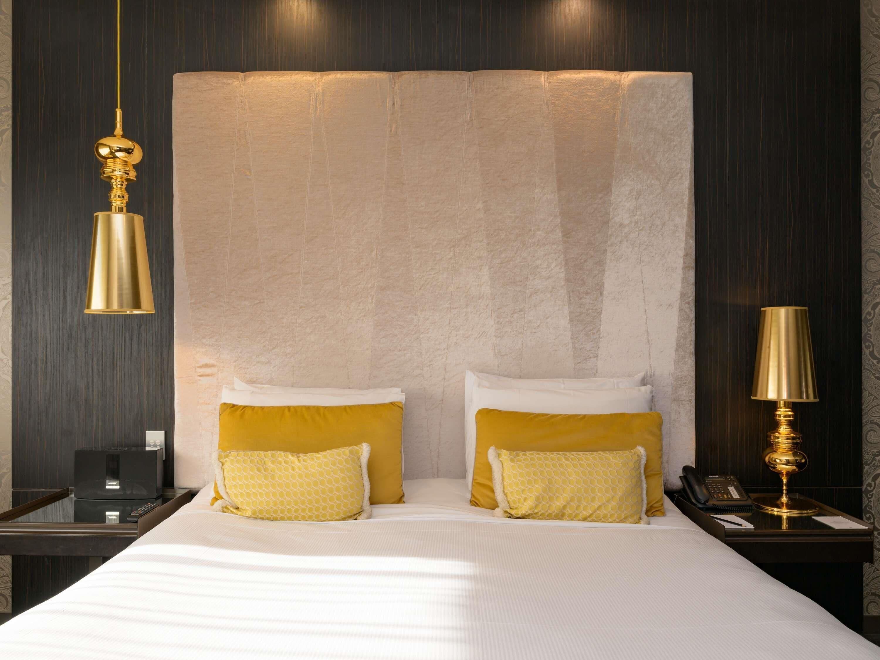 Executive Room, 1 King Bed (Club Access) | Premium bedding, minibar, in-room safe, desk