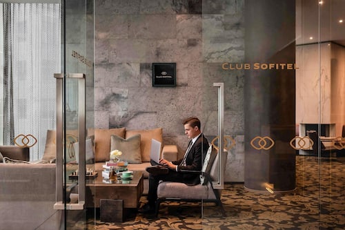Habitación de lujo, 1 cama King size, con acceso al salón lounge del club | Ropa de cama de alta calidad y minibar