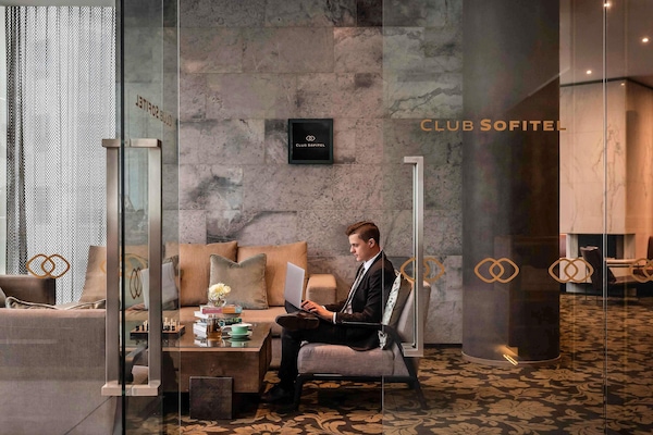 Luxury Room, 1 King Bed, Club Lounge Access | Premium bedding, minibar, in-room safe, desk