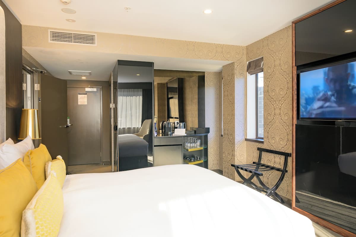 Kamar Superior, 1 Tempat Tidur King | Seprai premium, minibar, brankas, dan meja kerja