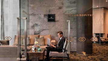 Luxury Room, 1 King Bed, Club Lounge Access | Premium bedding, minibar, in-room safe, desk