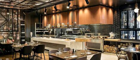 Breakfast, lunch, dinner served; international cuisine