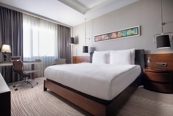 Suite, 1 Queen Bed | Premium bedding, minibar, in-room safe, desk - Grand Harilton Hotel (Istanbul)