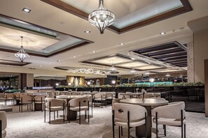 Lobby sitting area - Grand Harilton Hotel (Istanbul)