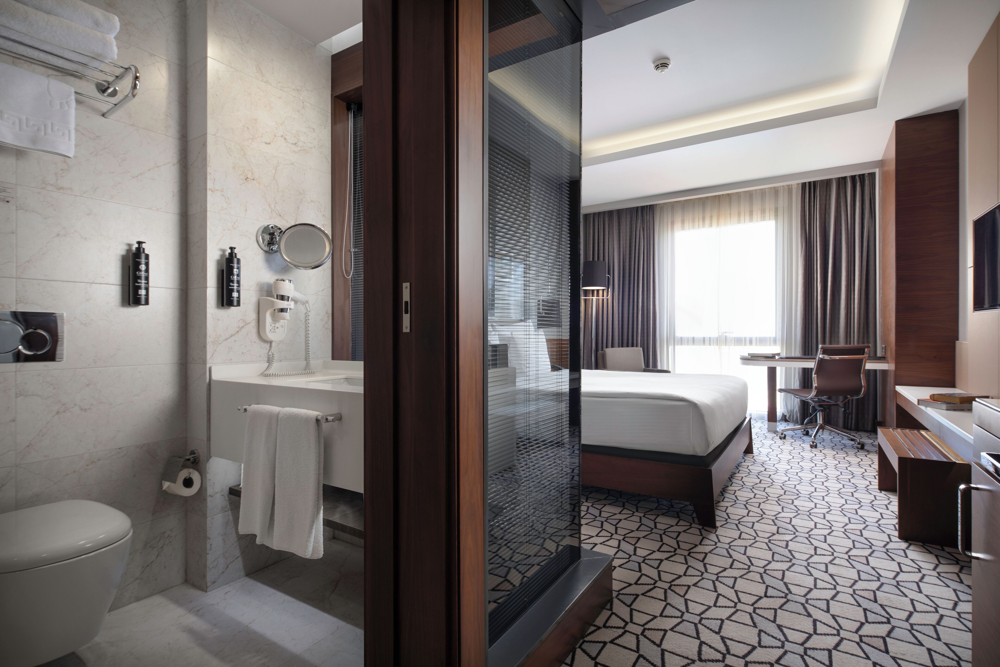 Deluxe King | Ropa de cama de alta calidad y minibar 