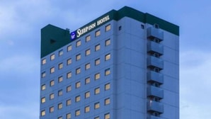 A tall hotel building with a sign reading "Sleepinn Hotel" at the top. - Sleep Inn Vitória Praia do Canto (Vitoria)