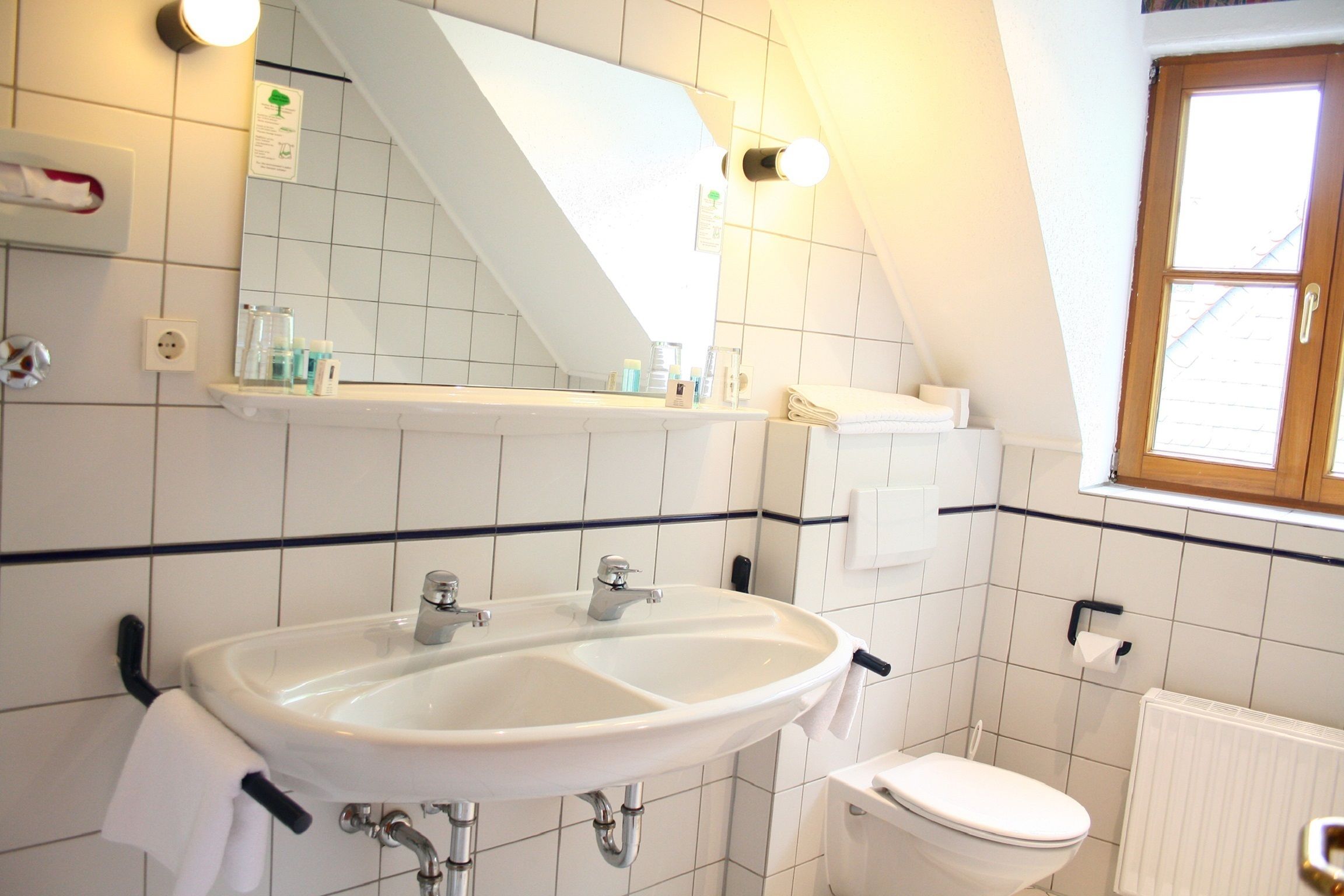 double room | bathroom | shower, free toiletries, hair dryer, towels