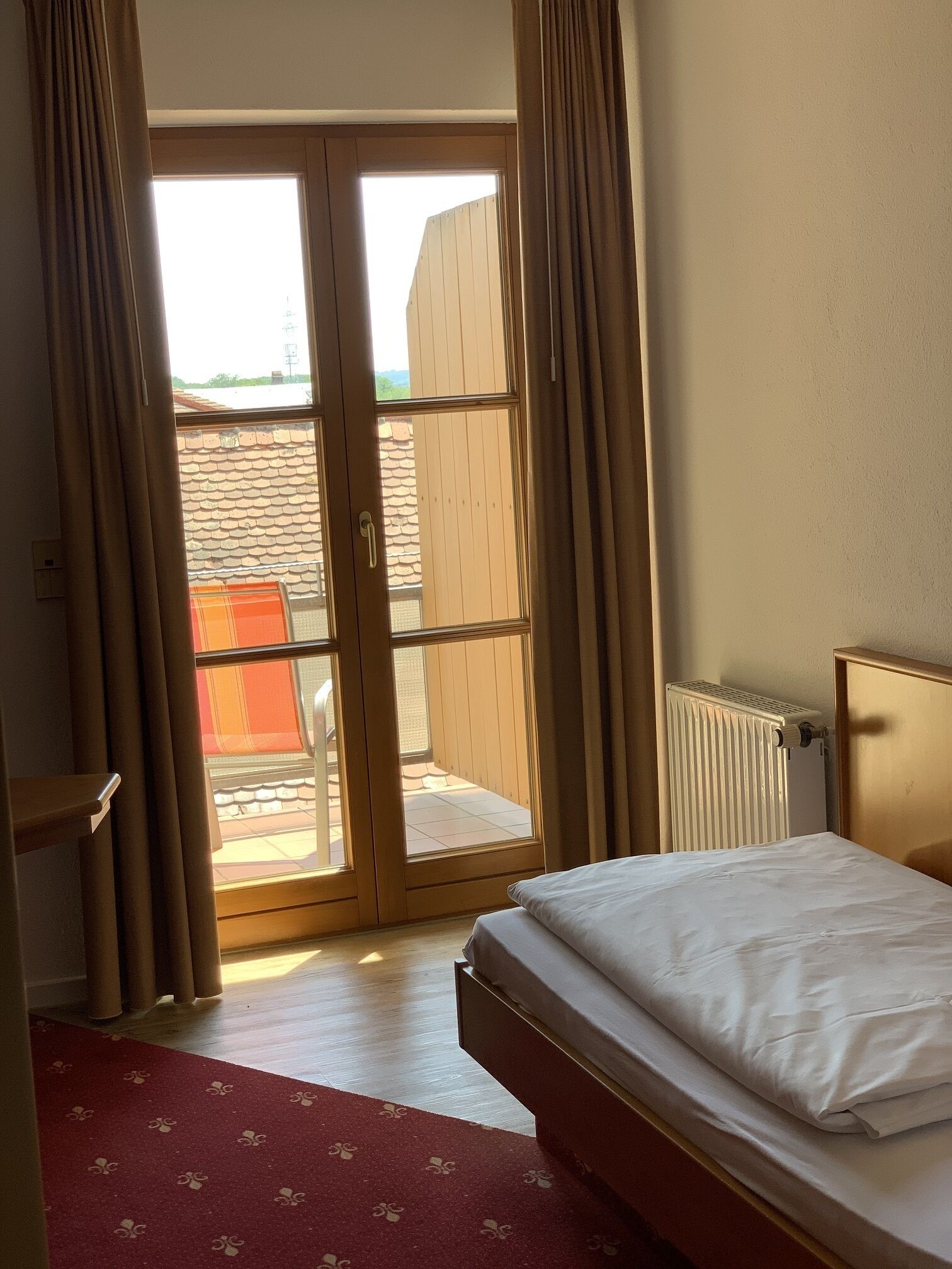 premium single room | desk, iron/ironing board, free wifi, bed sheets