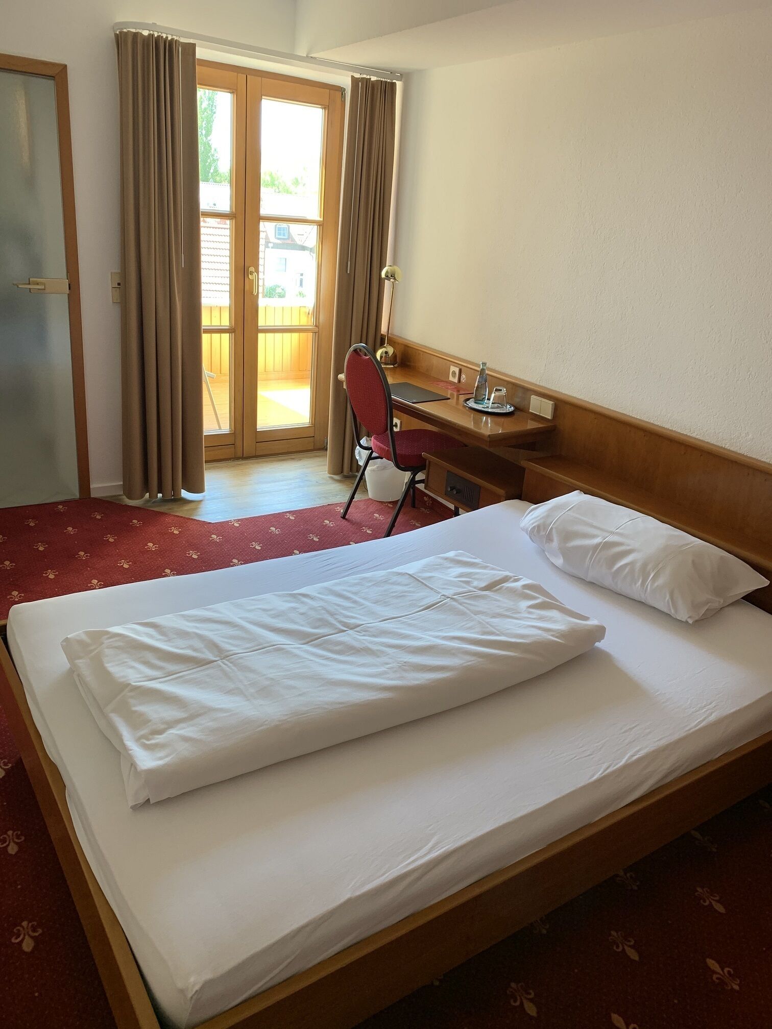 Double Room | Desk, iron/ironing board, free WiFi, bed sheets