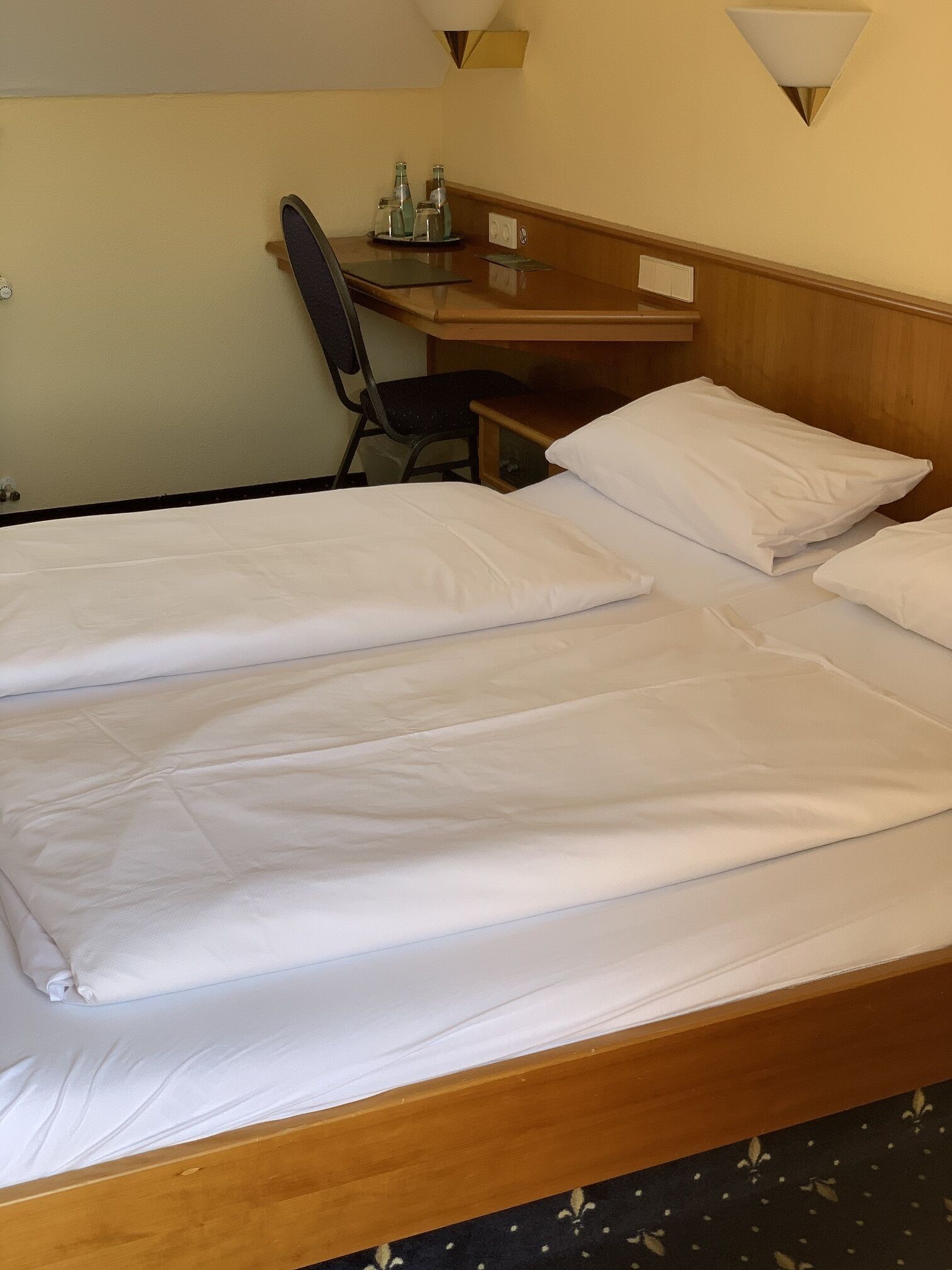 double room | desk, iron/ironing board, free wifi, bed sheets