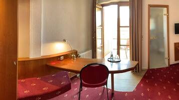 Premium-Einzelzimmer | Schreibtisch, BĂŒgeleisen/BĂŒgelbrett, kostenloses WLAN, BettwĂ€sche