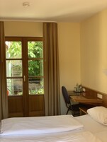 Double Room | Desk, iron/ironing board, free WiFi, bed sheets