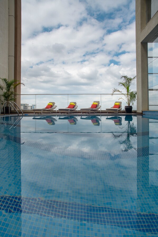 Indoor pool, sun loungers