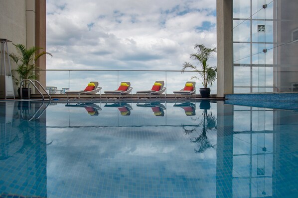 Indoor pool, pool loungers