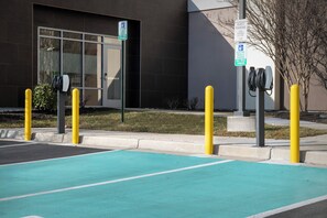 Electric vehicle-charging station - Home2 Suites by Hilton Arundel Mills/BWI Airport (Hanover)