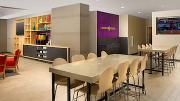 Tägliches inbegriffenes kontinentales Frühstück