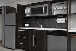 Full-sized fridge, microwave, dishwasher, coffee/tea maker - Home2 Suites by Hilton Arundel Mills/BWI Airport (Hanover)