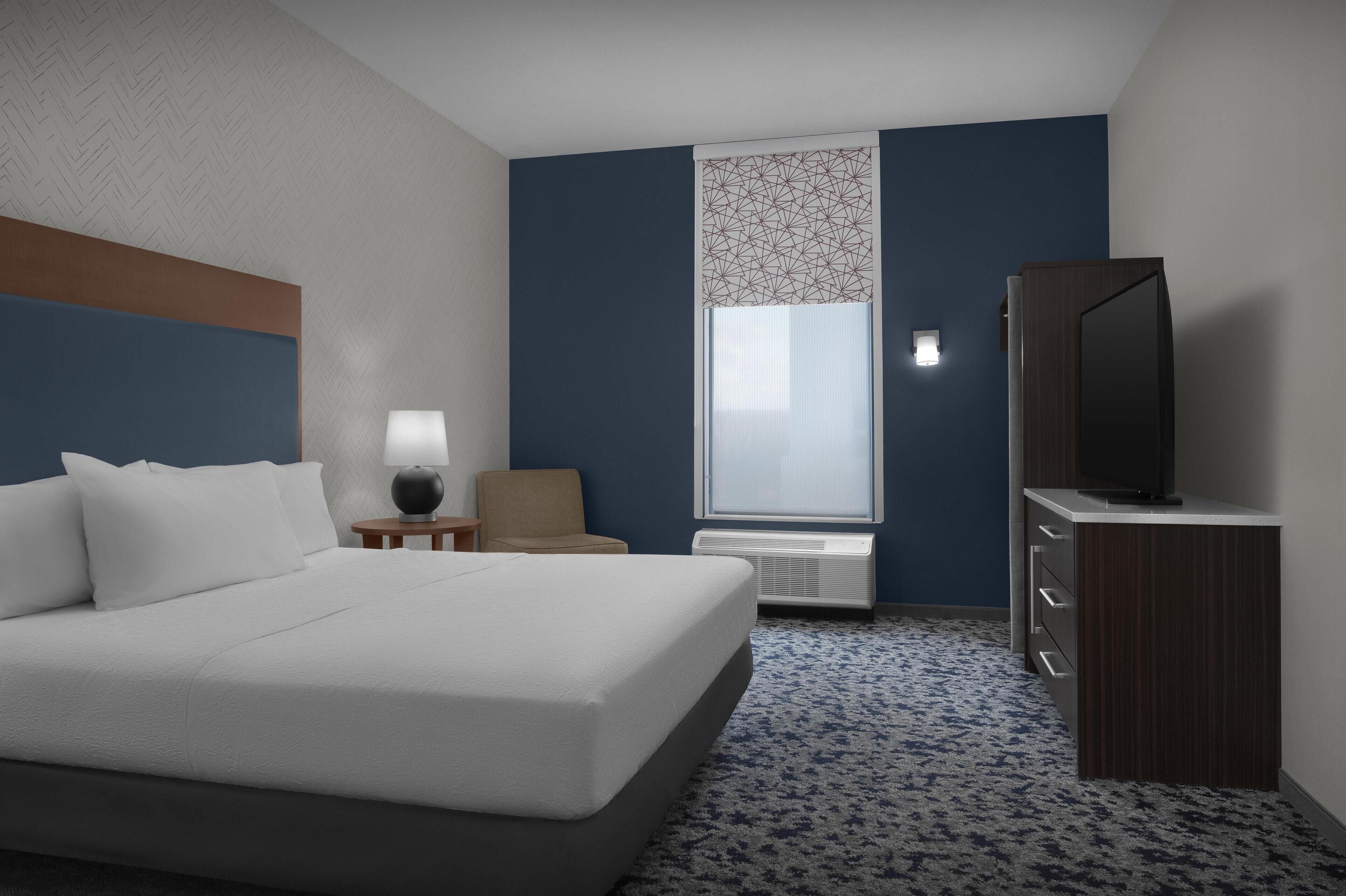 Suite, 1 King Bed, Accessible, Non Smoking (Roll-in Shower)