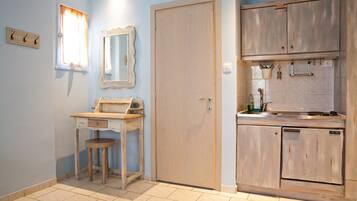 Studio Supérieur, 1 lit double ou 2 lits jumeaux, non-fumeurs (2 Adults) | Rideaux occultants, fer et planche à repasser, lits bébé (gratuits)