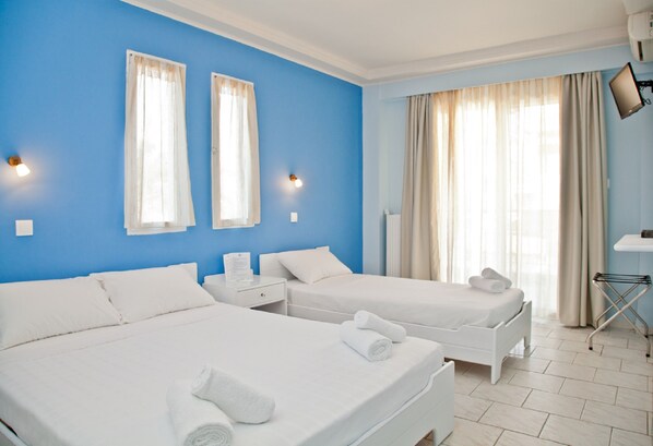 Studio (3 Adults) | Bathroom | Shower, free toiletries, hair dryer, towels - Melissanthi Hotel (Nea Propontida)