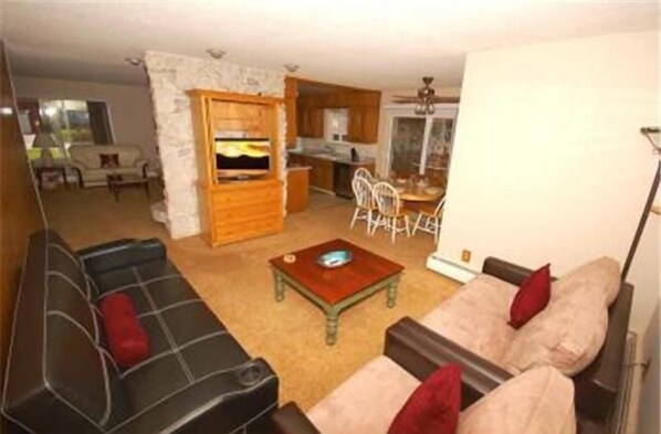 Casa, 3 quartos | Área de estar | TV, DVD player