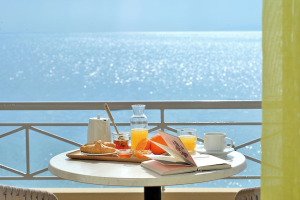 Escritorio, cunas gratuitas, wifi gratis