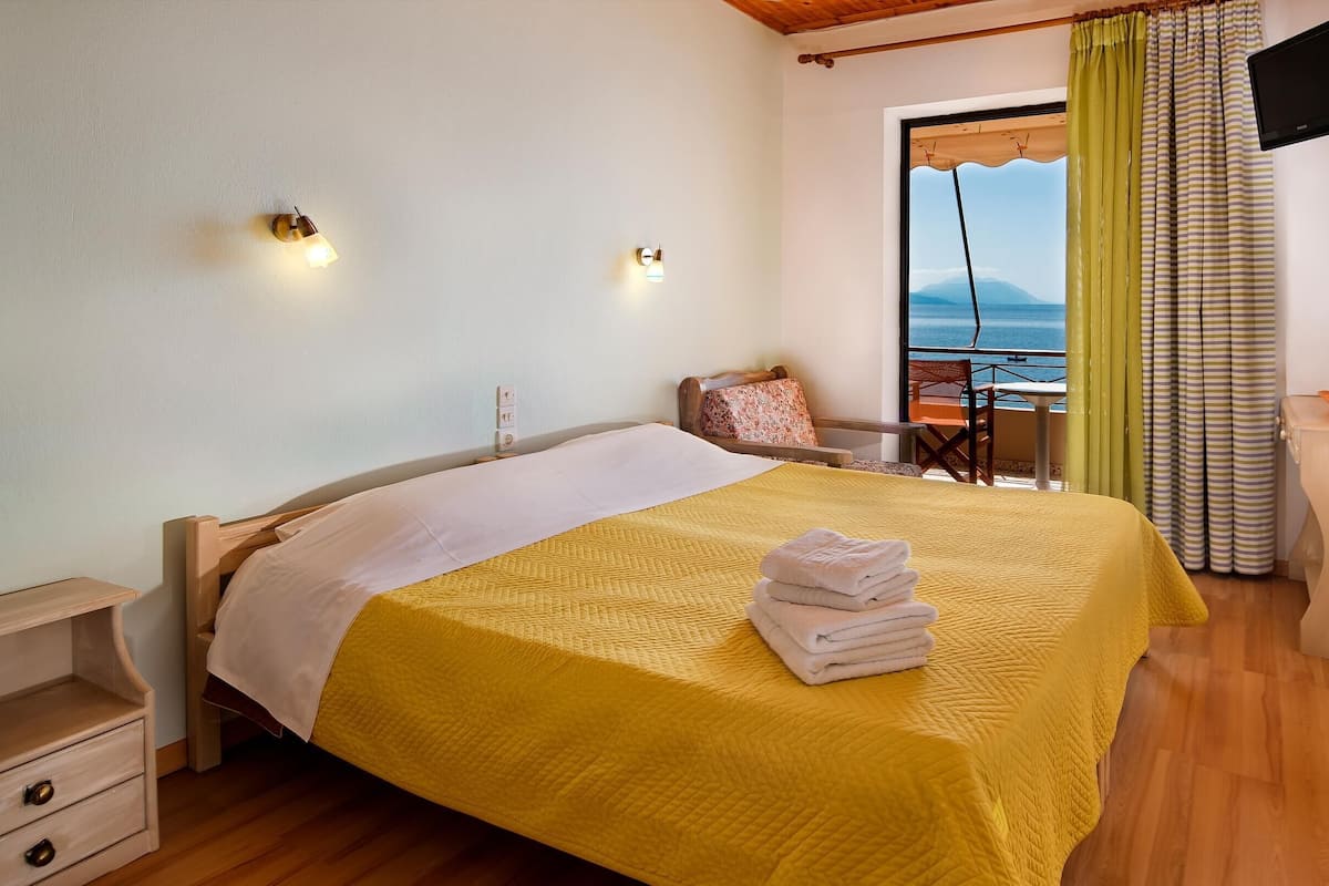 Habitación con 2 camas individuales, vista al mar | Escritorio, cunas gratuitas y wifi gratis