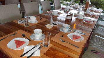 Desayuno continental gratuito y diario