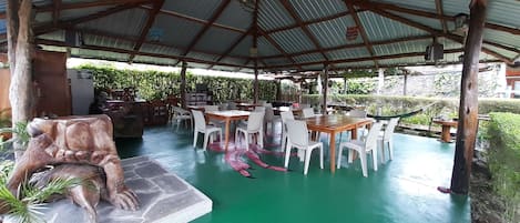 2 restaurants, breakfast, lunch, dinner served; Regional cuisine