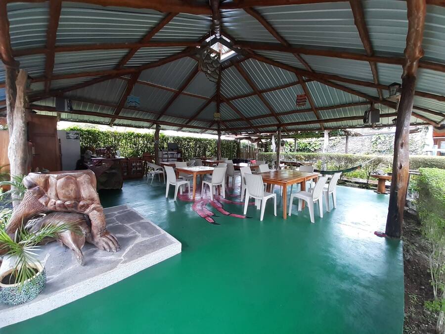 2 restaurants, breakfast, lunch, dinner served; Regional cuisine