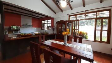 2 restaurants, breakfast, lunch, dinner served; Regional cuisine