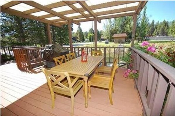 Terrace/patio - 498 Emerald Drive (South Lake Tahoe)