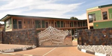 Fachada de la propiedad