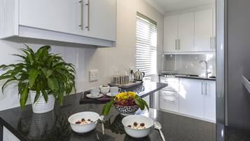 Luxury Suite, 2 Single Beds | Private kitchen | Microwave, coffee/tea maker, electric kettle, cookware/dishes/utensils