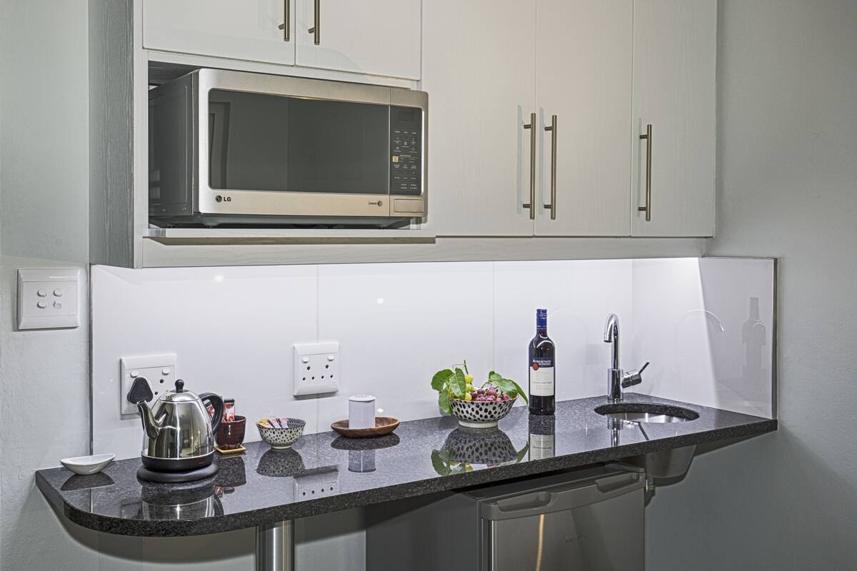 Grand Suite, 2 Twin Beds | Private kitchen | Coffee/tea maker, microwave, electric kettle, cookware/dishes/utensils