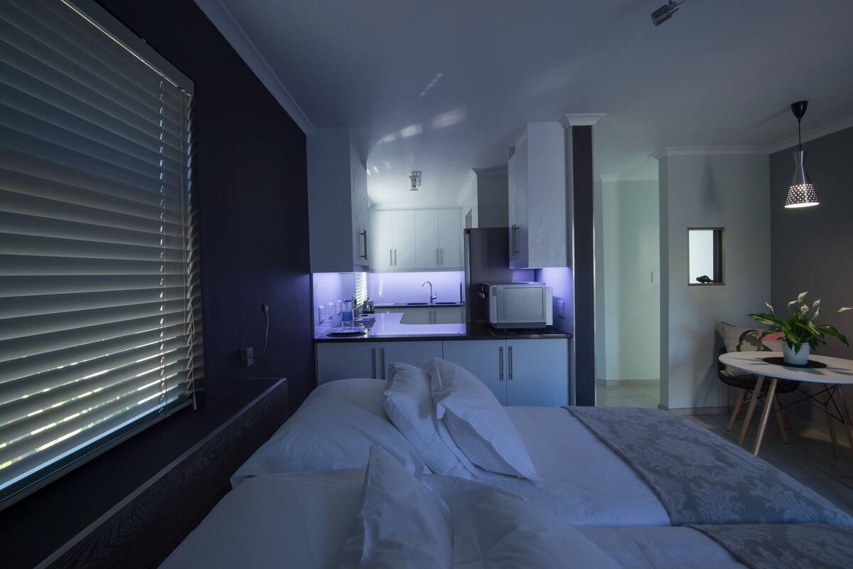 Luxury Suite, 2 Twin Beds | In-room safe, WiFi (free)