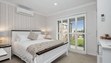 Luxury Queen Room with Spa | View from room