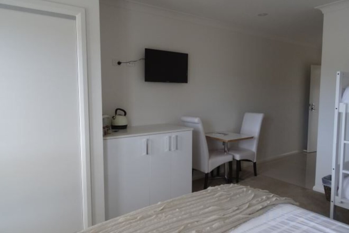 Premium bedding, minibar, in-room safe, soundproofing