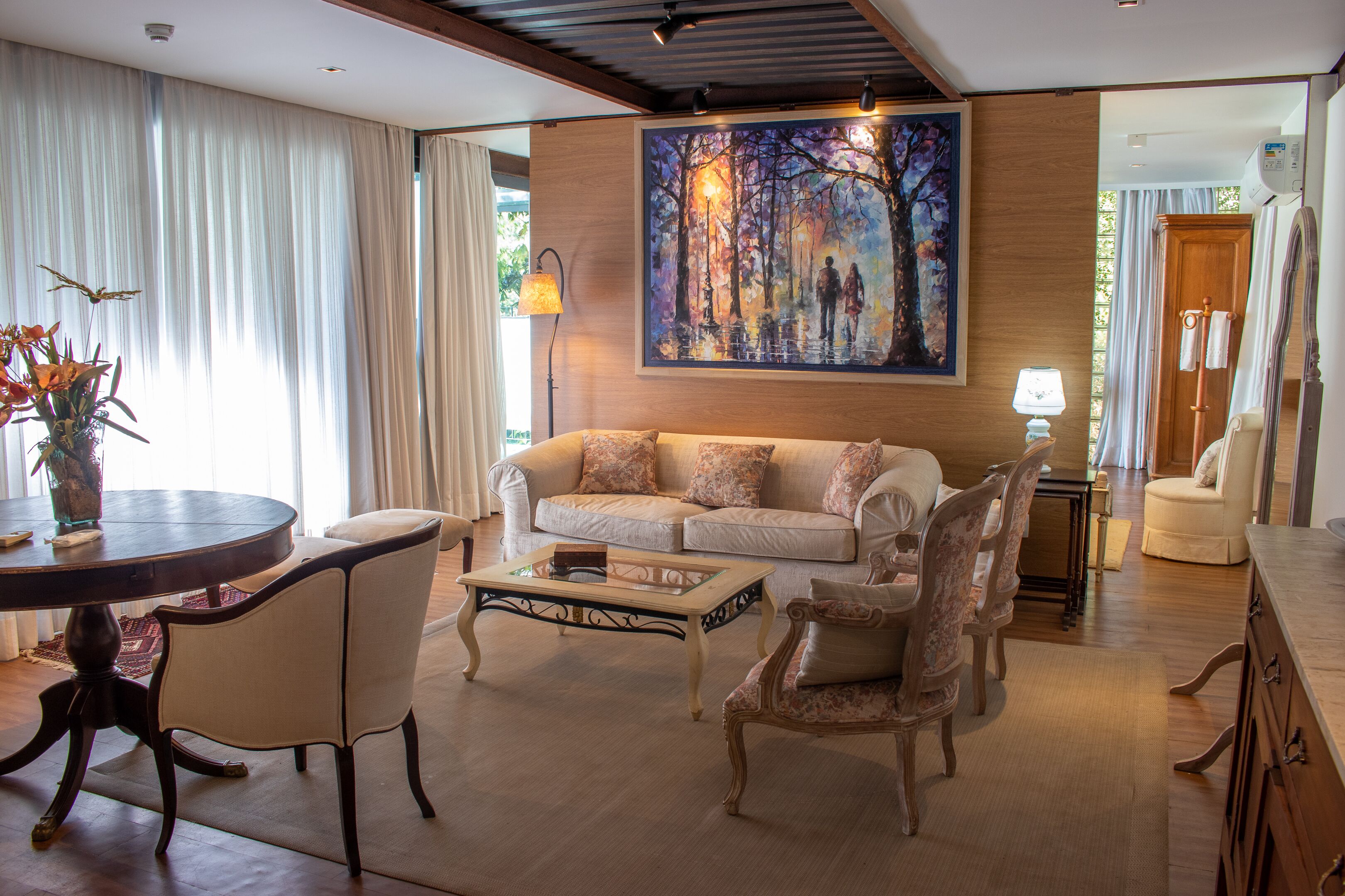 luxury suite | living area | lcd tv