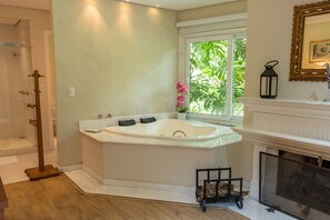Premium Suite, Hot Tub | Jetted tub - Locanda Della Mimosa (Petrópolis)