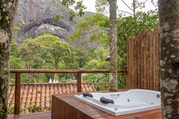 Bañera de hidromasaje privada