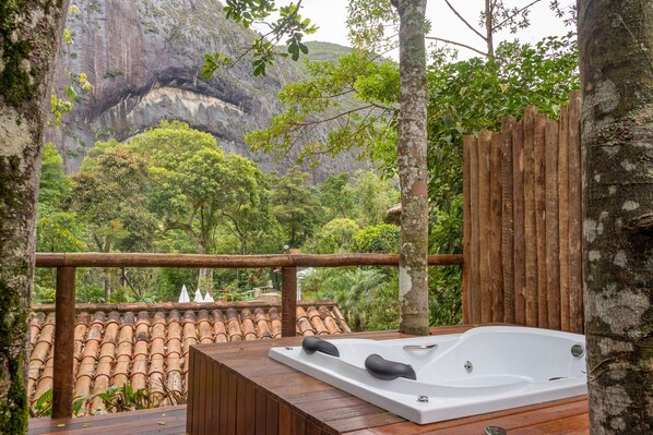 Luxury Suite | Private spa tub